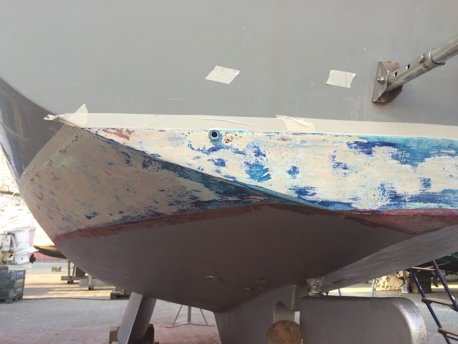 Antifouling Preparing the hull and applying antifoul paint to my